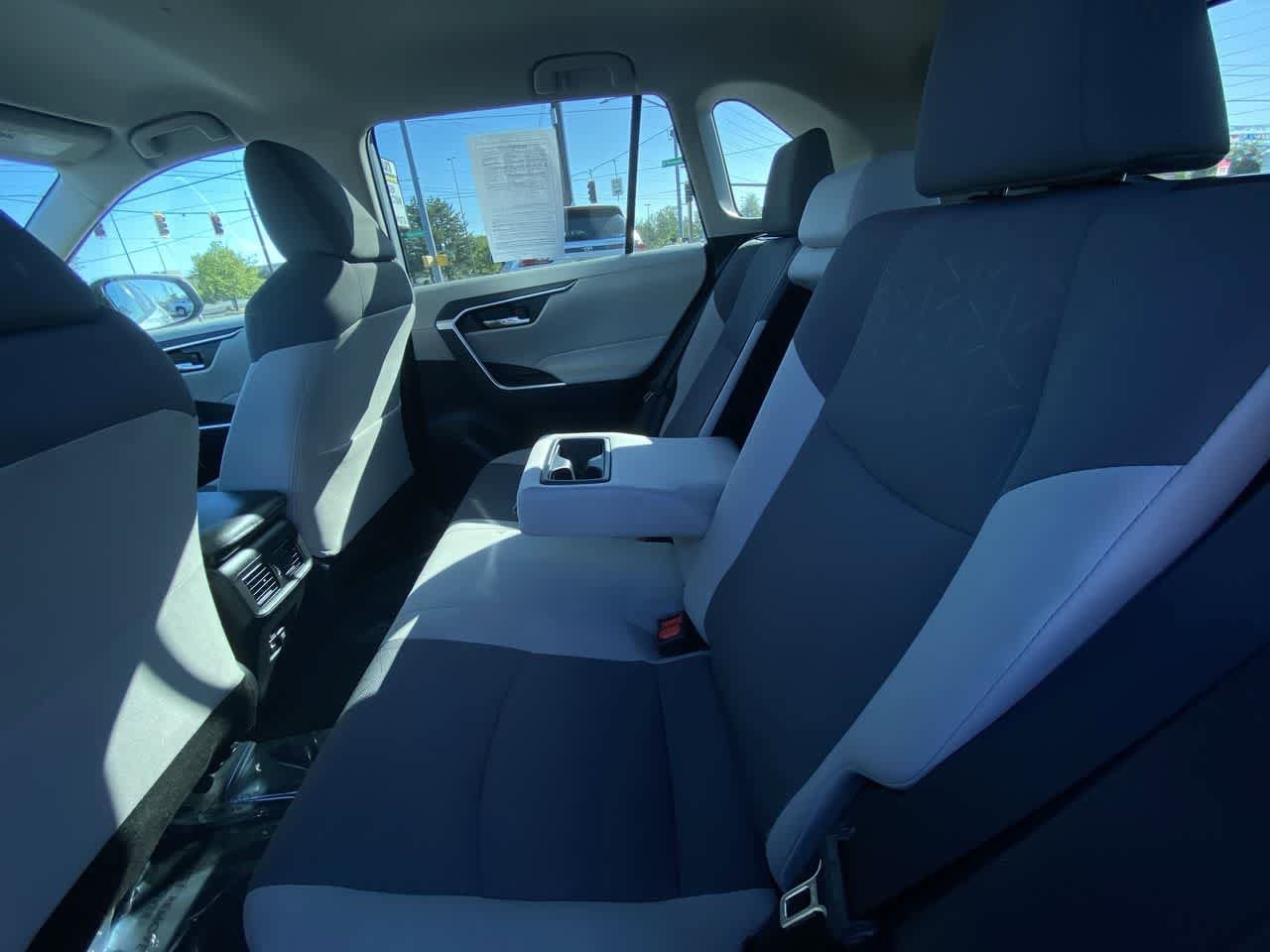 2021 Toyota RAV4 XLE 21