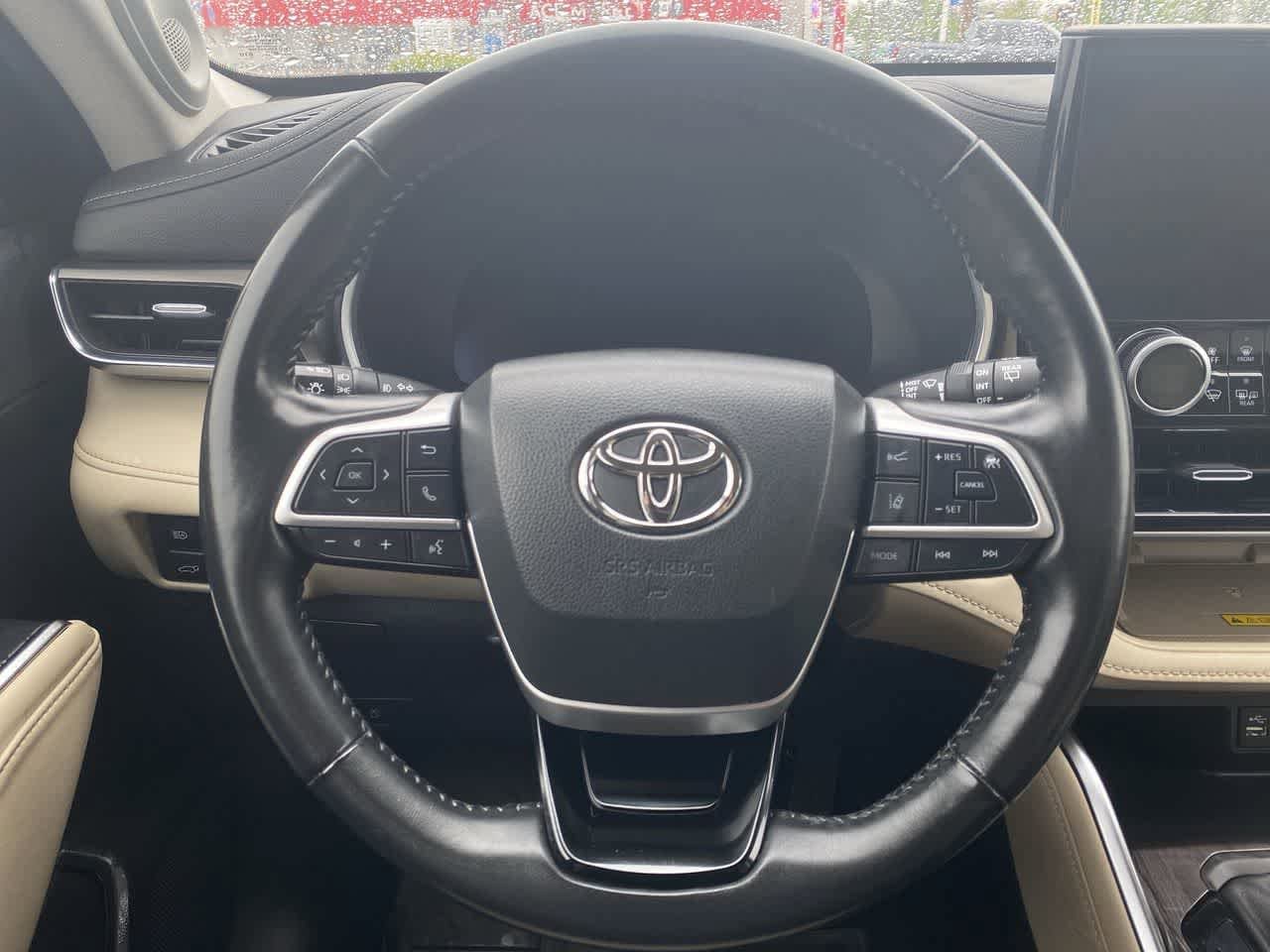 Thumbnail: 2023 Toyota Highlander - 14