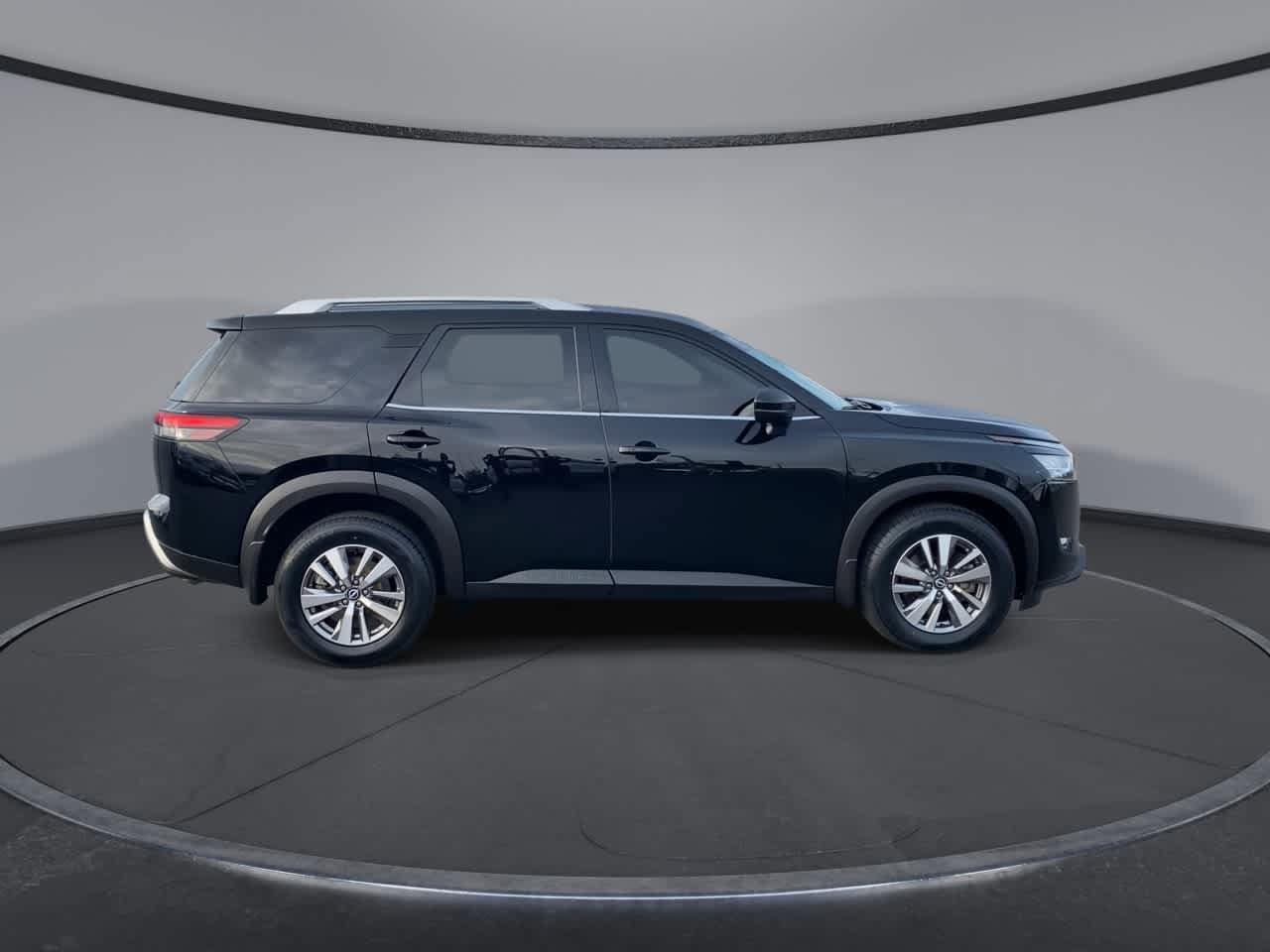 Thumbnail: 2023 Nissan Pathfinder - 9
