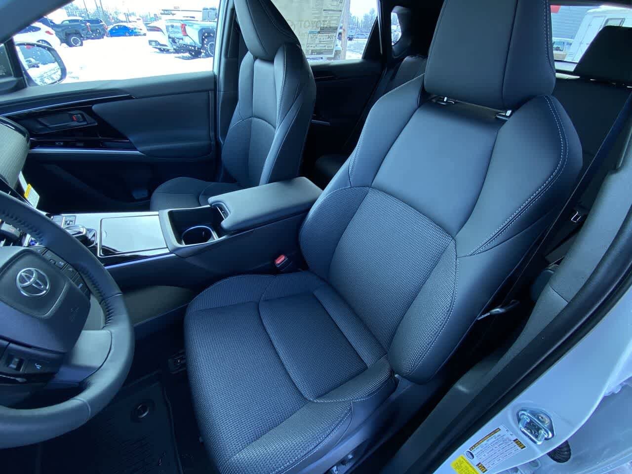 Thumbnail: 2025 Toyota bZ4X - 11