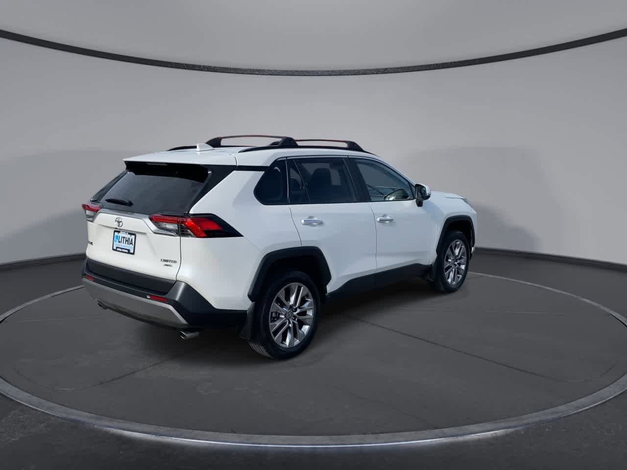 Thumbnail: 2022 Toyota RAV4 - 8
