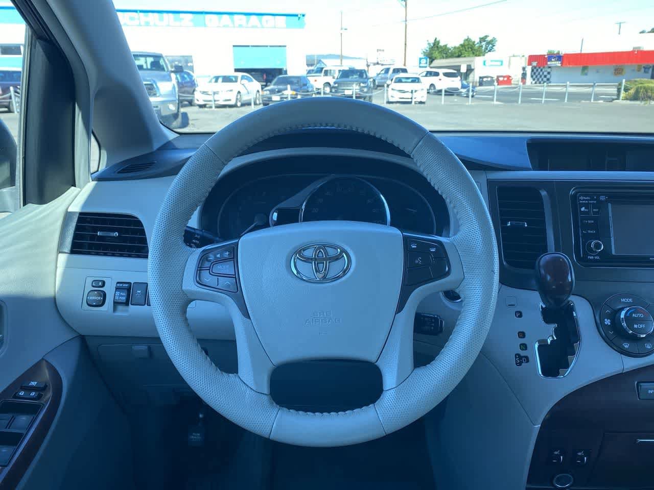 Thumbnail: 2014 Toyota Sienna - 14