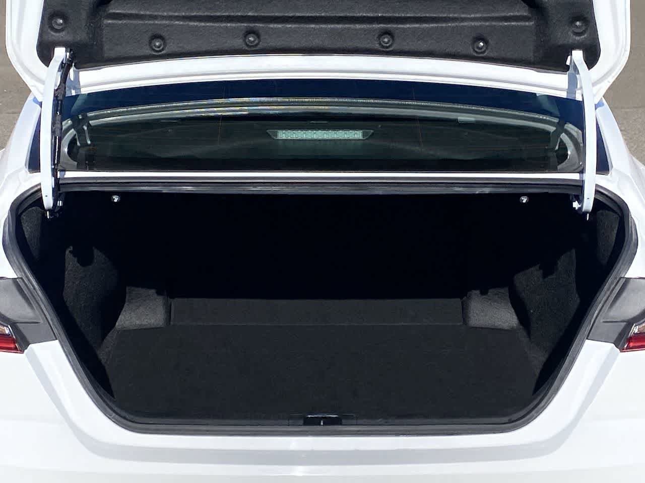 Thumbnail: 2025 Toyota Camry - 22