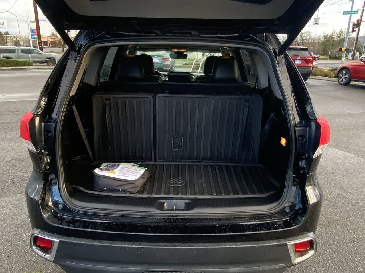 Thumbnail: 2018 Toyota Highlander - 25