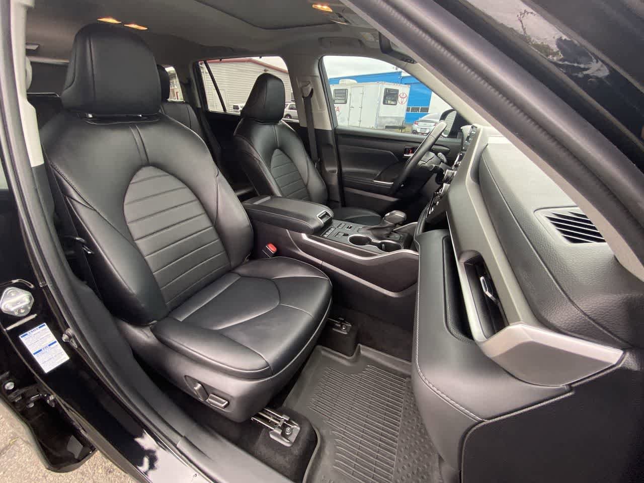 Thumbnail: 2022 Toyota Highlander - 25