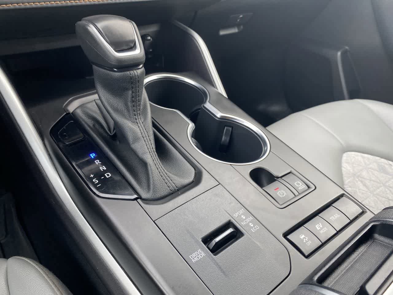 Thumbnail: 2022 Toyota Highlander - 17