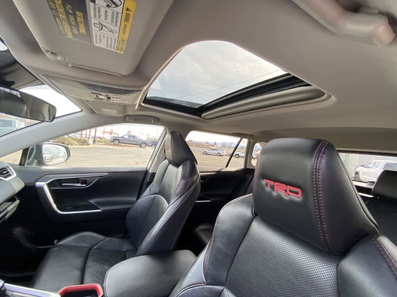 Thumbnail: 2021 Toyota RAV4 - 21