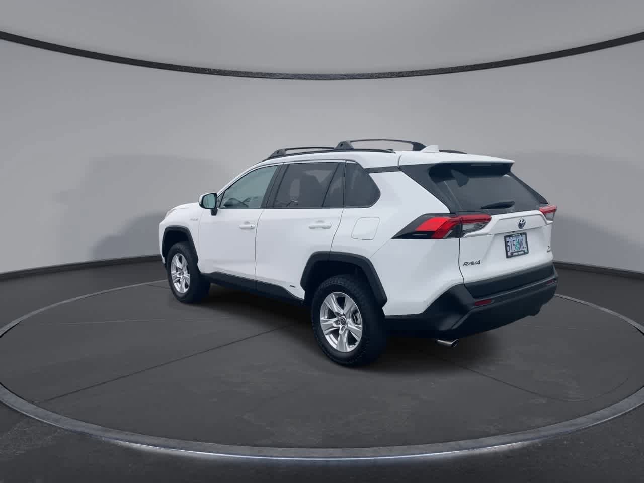 Thumbnail: 2021 Toyota RAV4 - 6