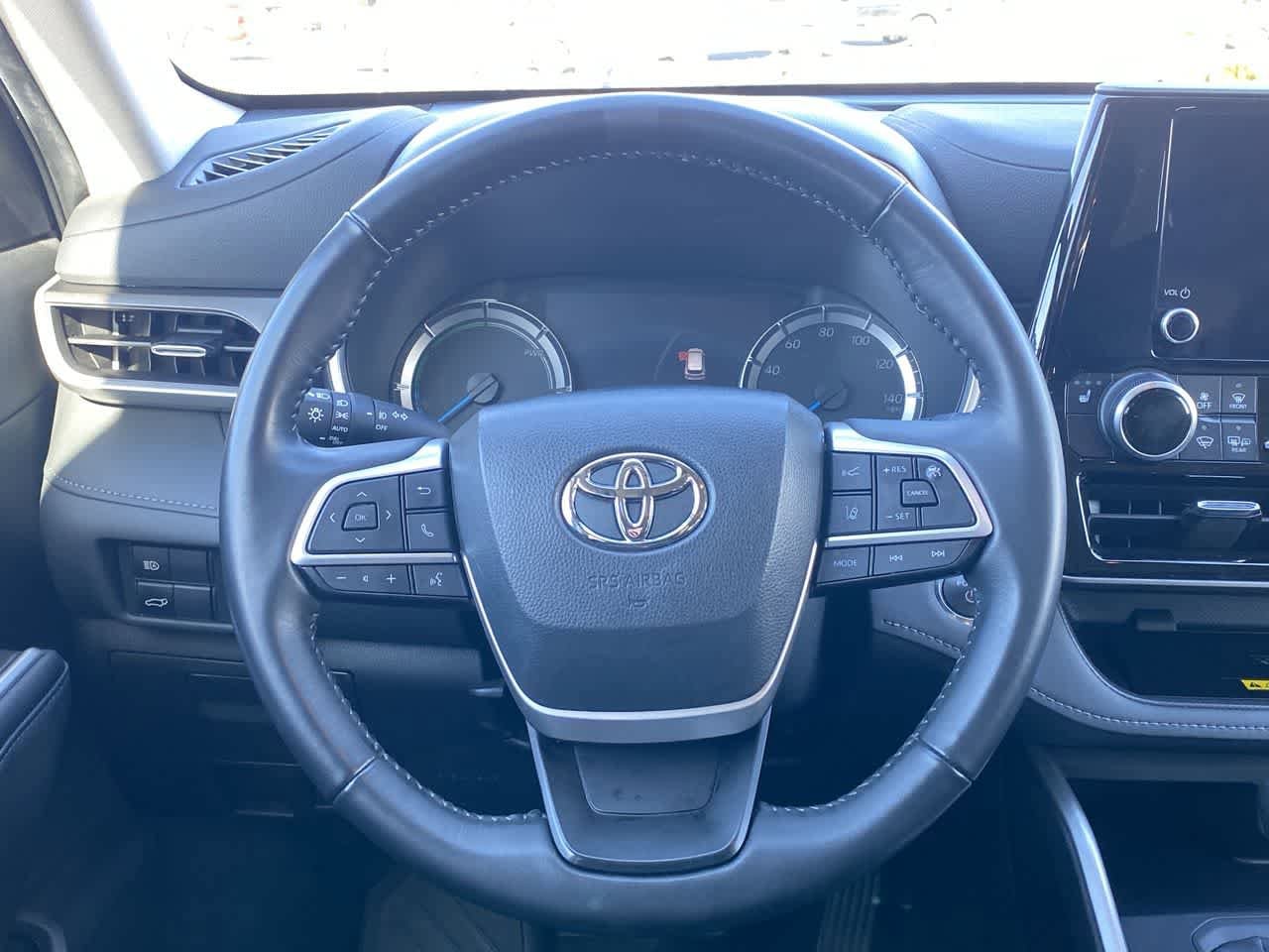 Thumbnail: 2023 Toyota Highlander - 14