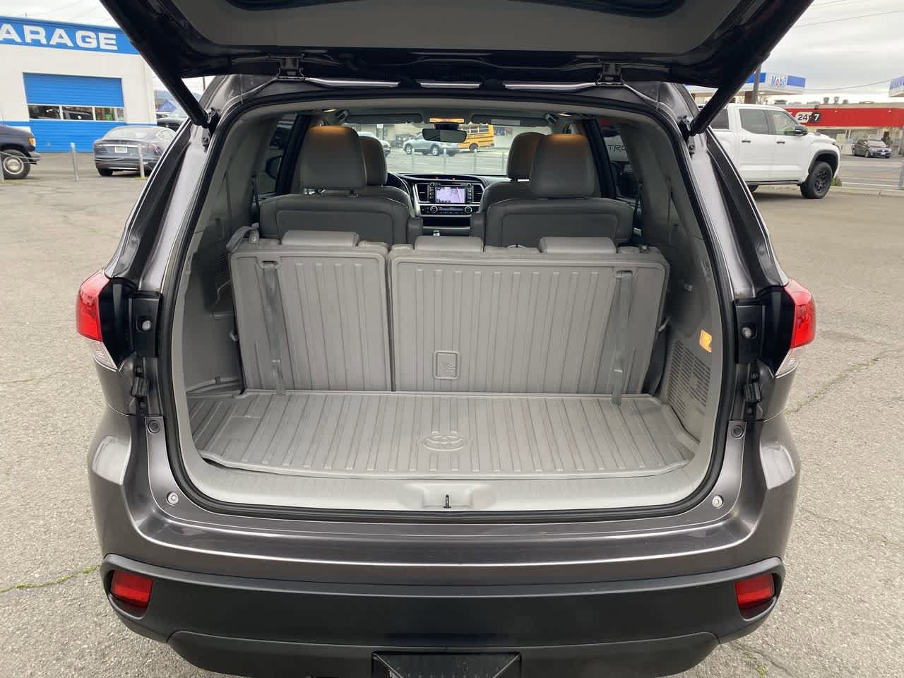 Thumbnail: 2019 Toyota Highlander - 25
