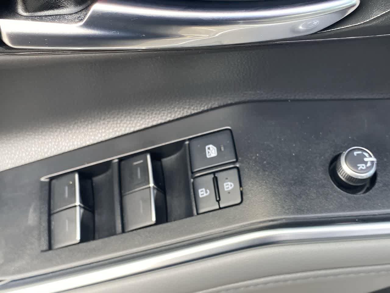 Thumbnail: 2022 Toyota Highlander - 13