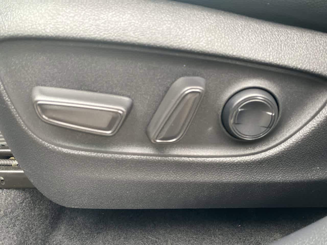 Thumbnail: 2022 Toyota Highlander - 12