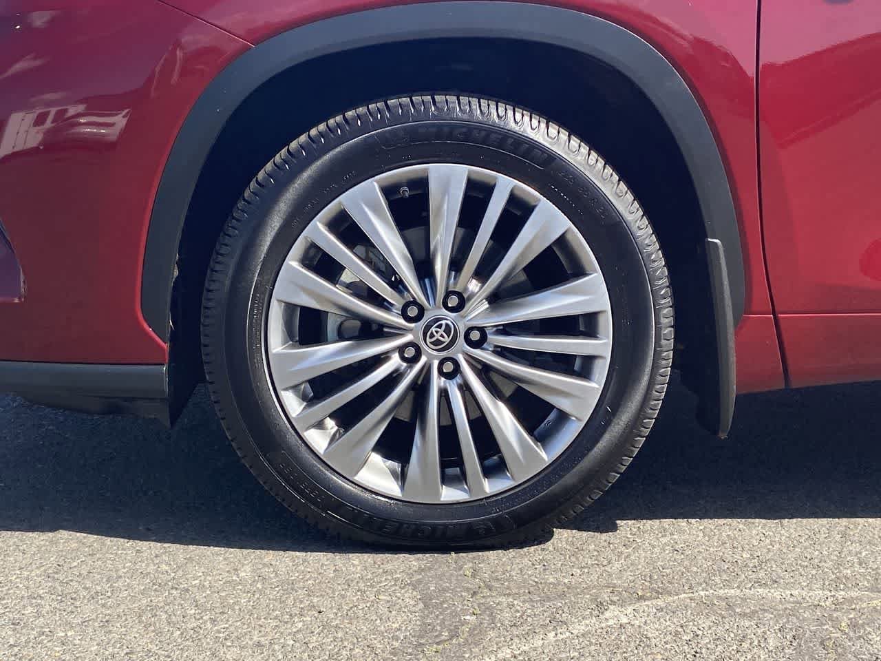 Thumbnail: 2021 Toyota Highlander - 10