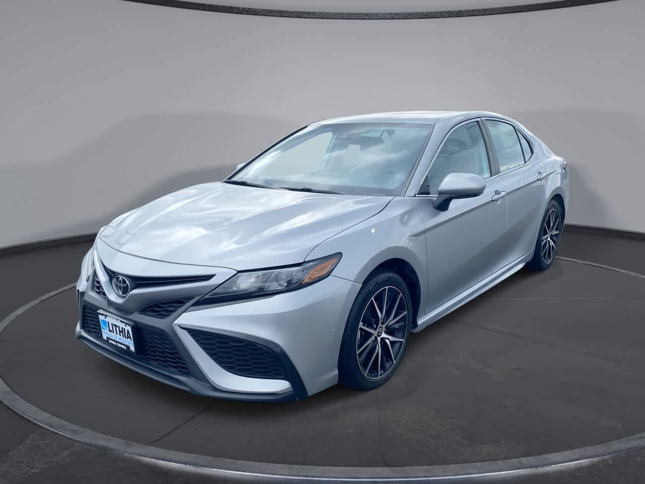 2024 Toyota Camry SE's photo