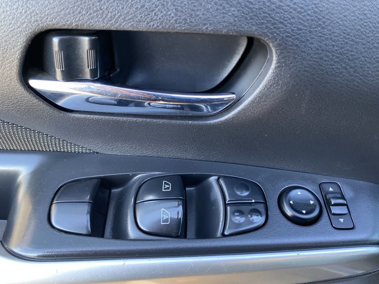 Thumbnail: 2018 Nissan Kicks - 12