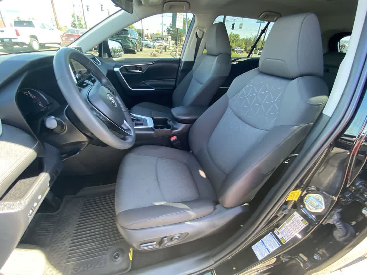 2023 Toyota RAV4 XLE - Photo 11