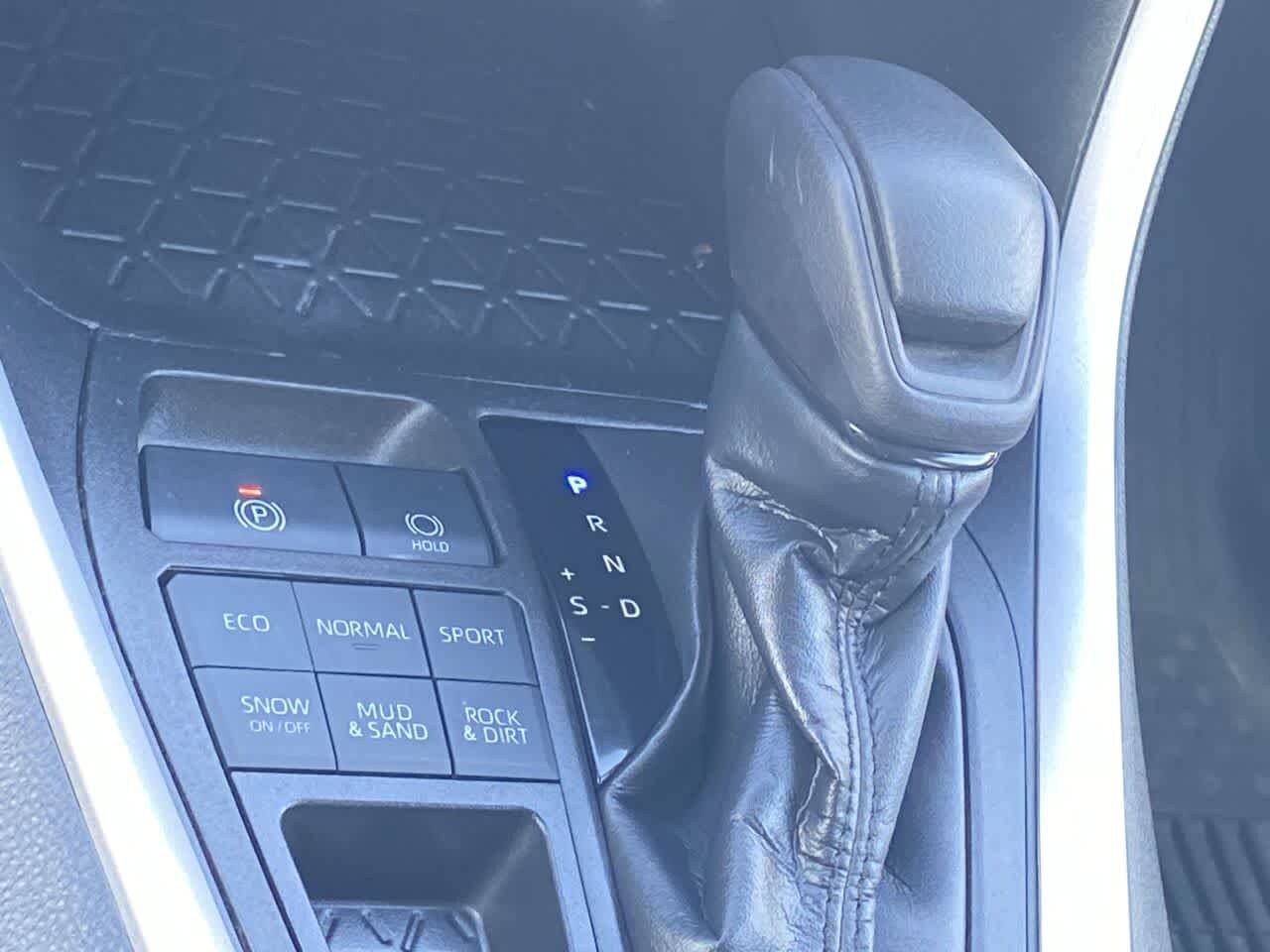 Thumbnail: 2022 Toyota RAV4 - 19