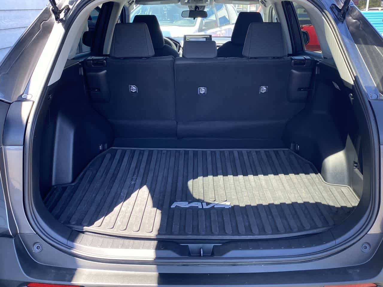 Thumbnail: 2021 Toyota RAV4 - 22