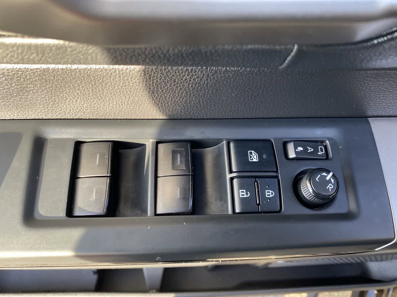 Thumbnail: 2022 Toyota Tundra - 13