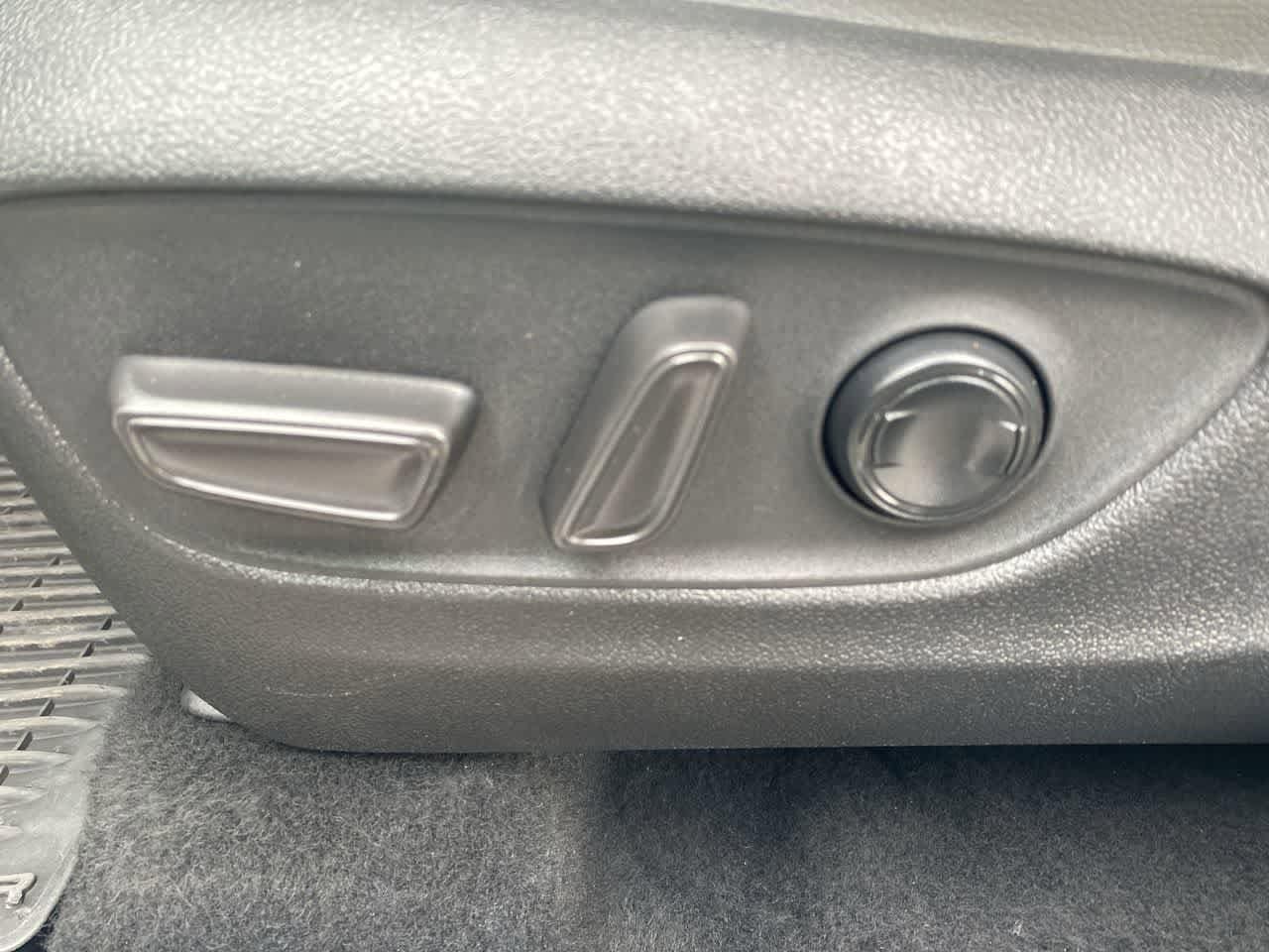 Thumbnail: 2022 Toyota Highlander - 12