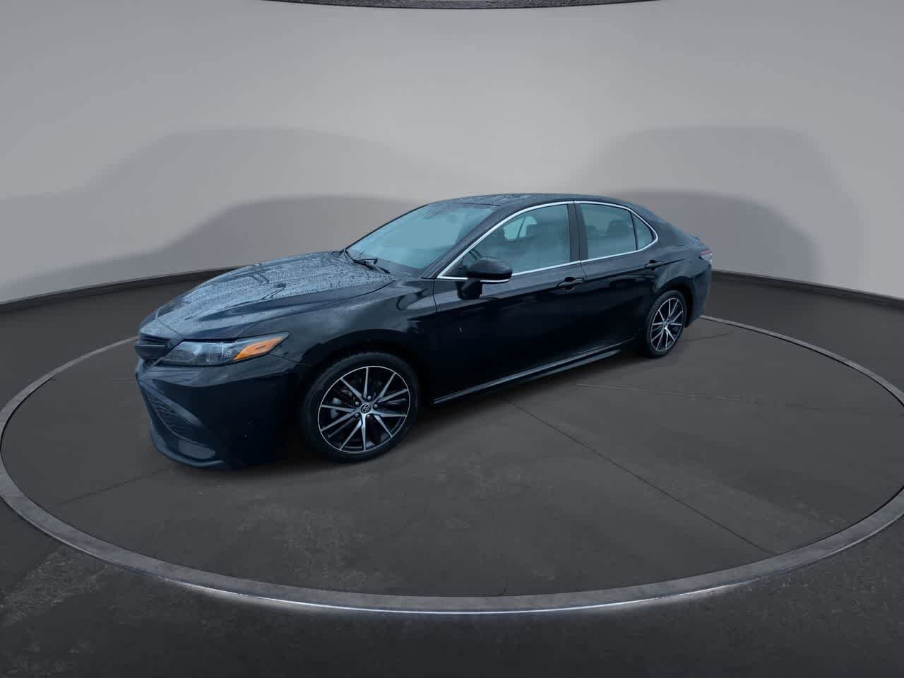 2022 Toyota Camry SE photo 4