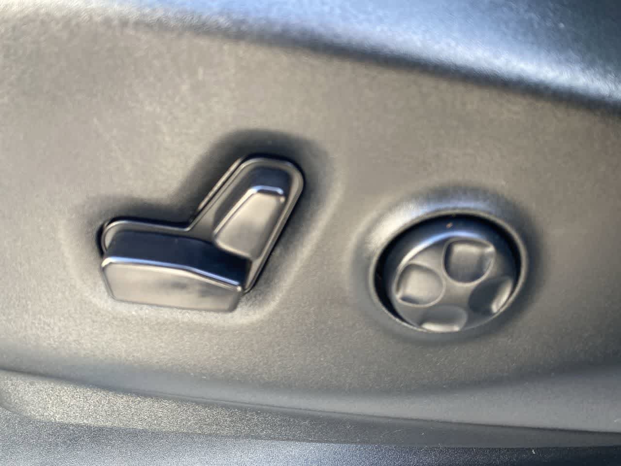 Thumbnail: 2024 Chrysler Voyager - 12