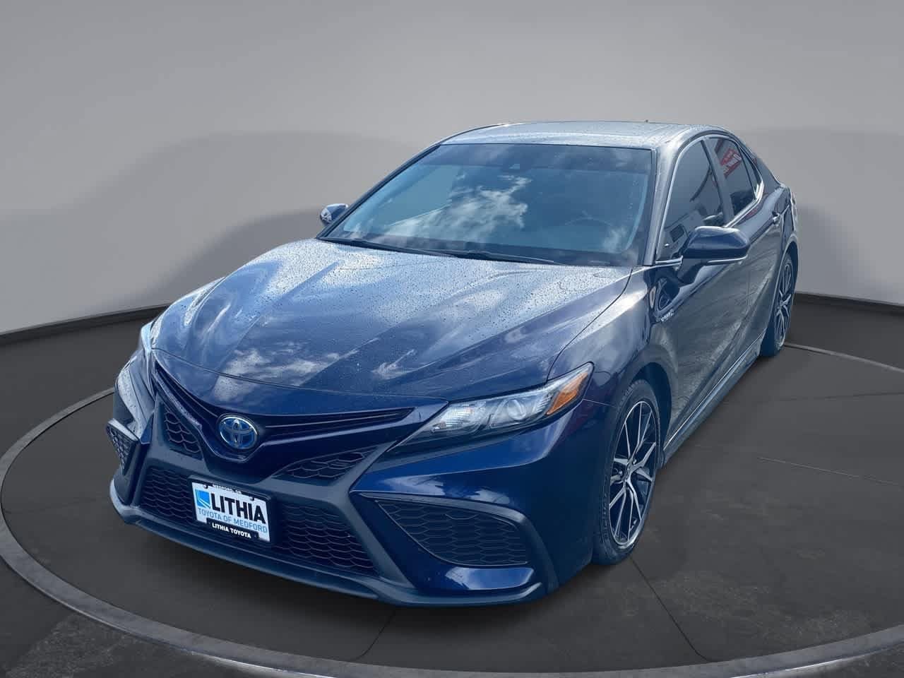 2021 Toyota Camry SE's photo