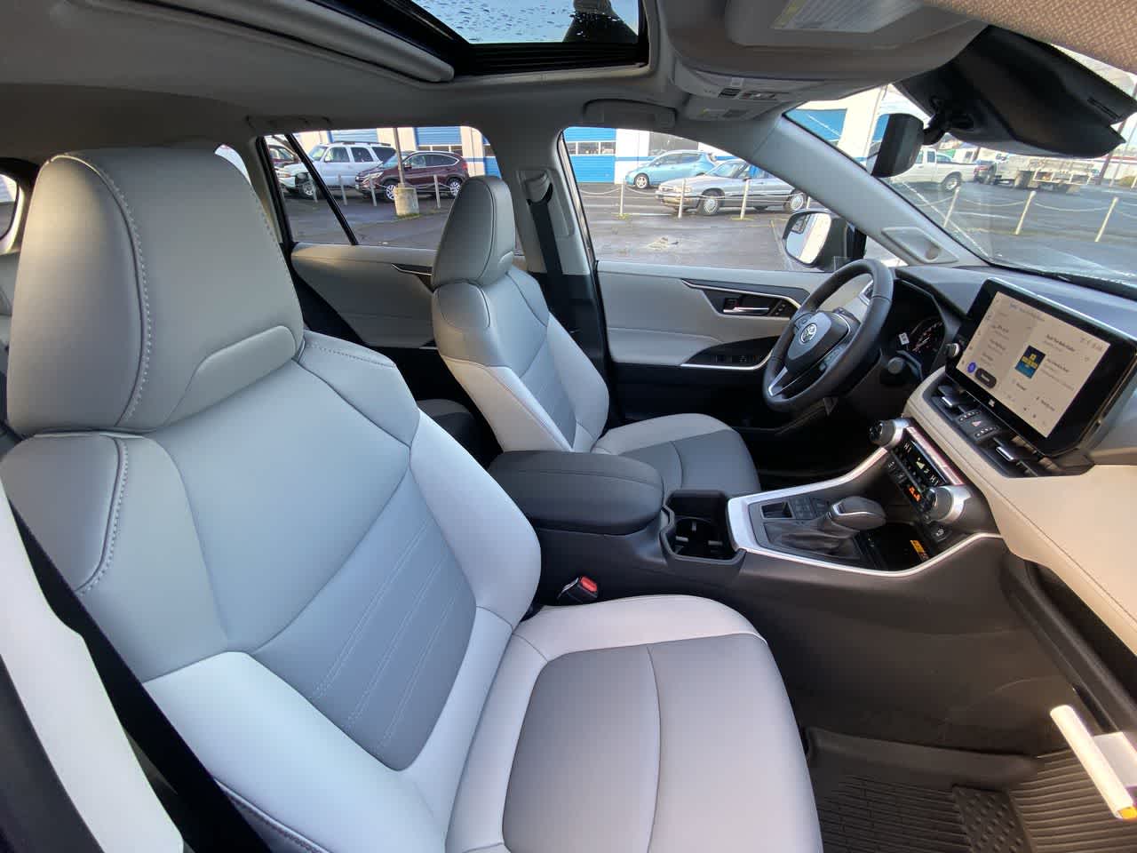 Thumbnail: 2025 Toyota RAV4 - 24