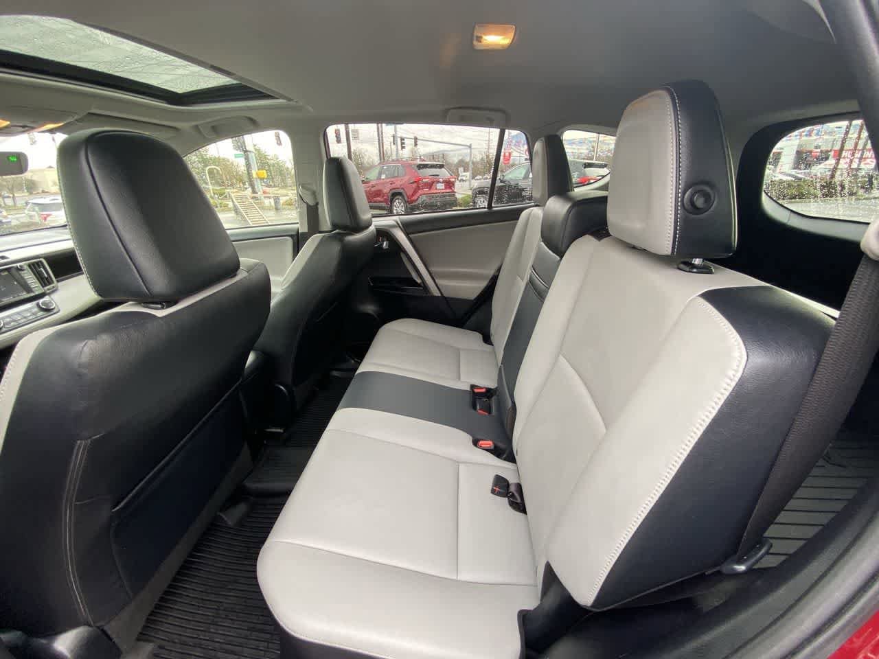 Thumbnail: 2018 Toyota RAV4 - 22