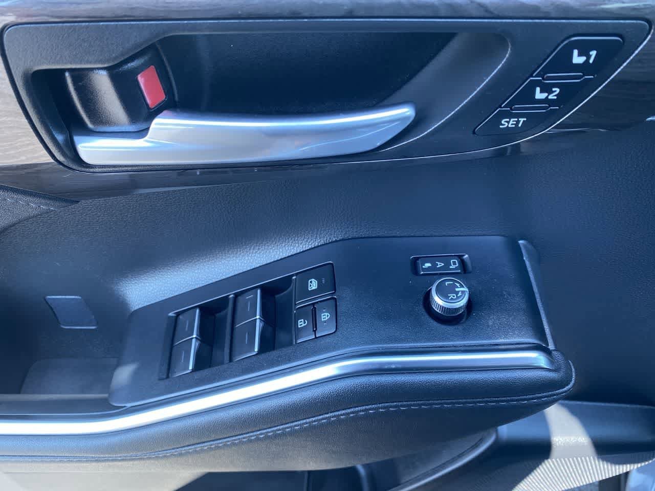 Thumbnail: 2023 Toyota Highlander - 13