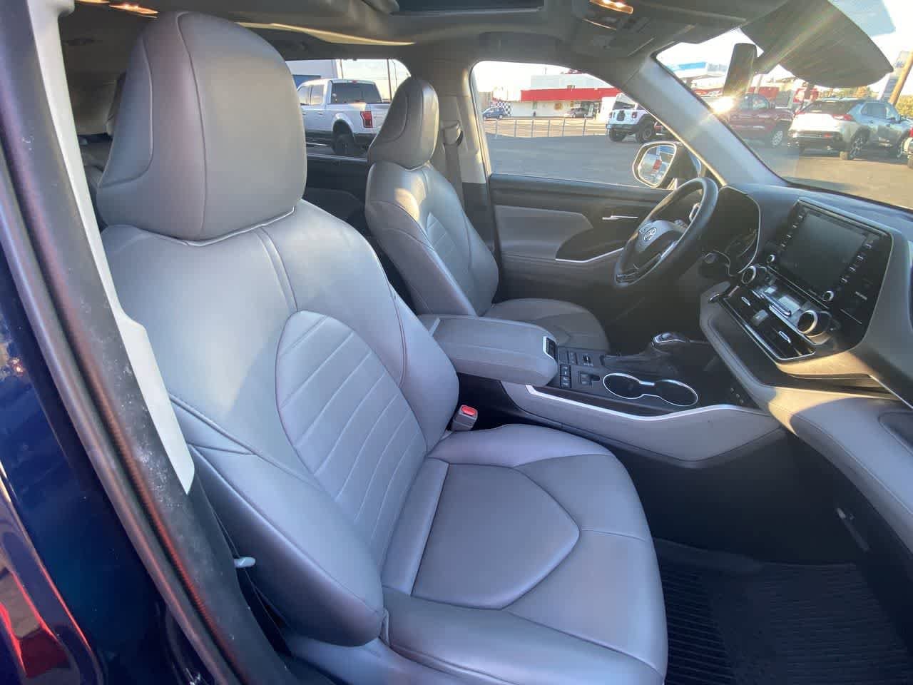 Thumbnail: 2021 Toyota Highlander - 24