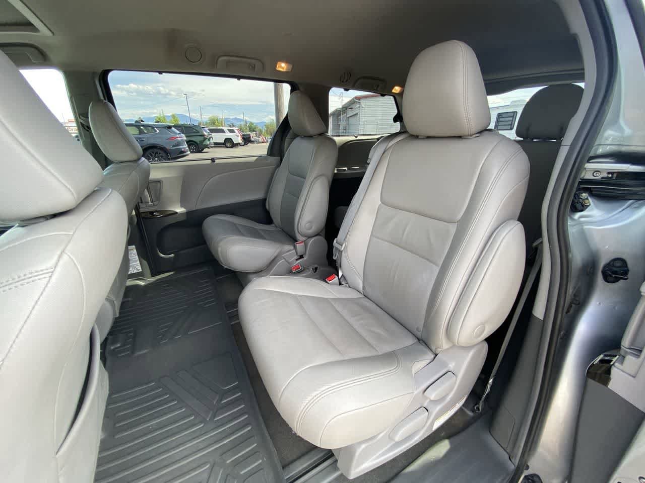 Thumbnail: 2018 Toyota Sienna - 22