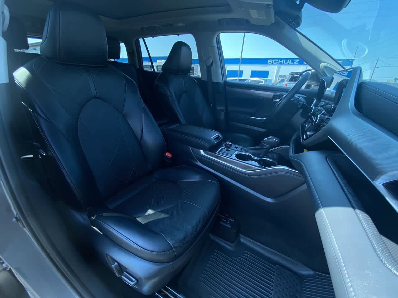 Thumbnail: 2023 Toyota Highlander - 25