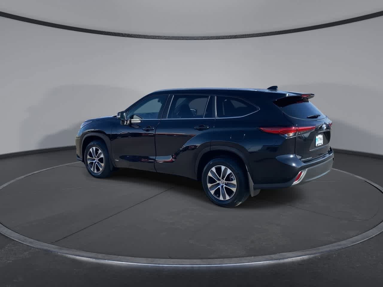 Thumbnail: 2023 Toyota Highlander - 6