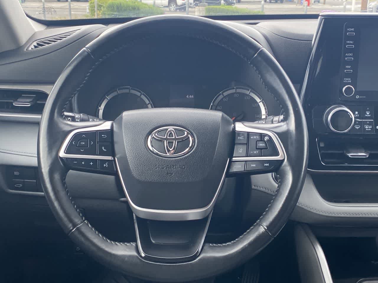 Thumbnail: 2022 Toyota Highlander - 14