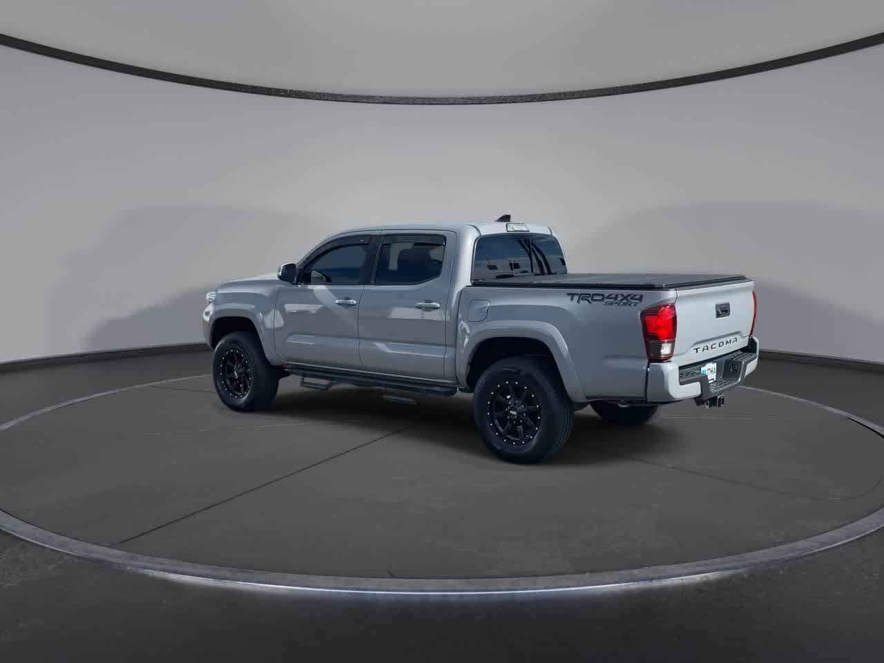 Thumbnail: 2018 Toyota Tacoma - 6