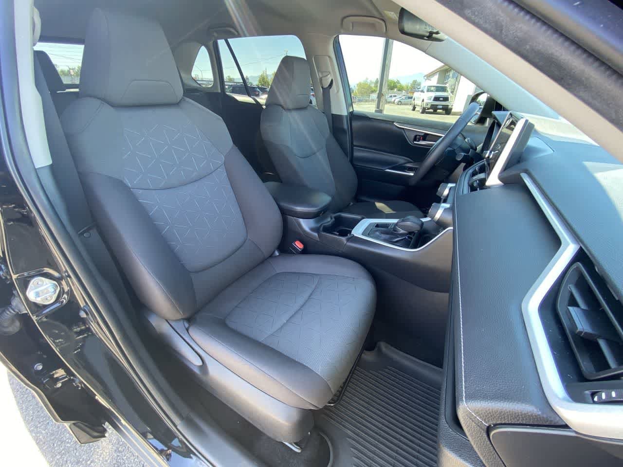 2023 Toyota RAV4 XLE - Photo 23