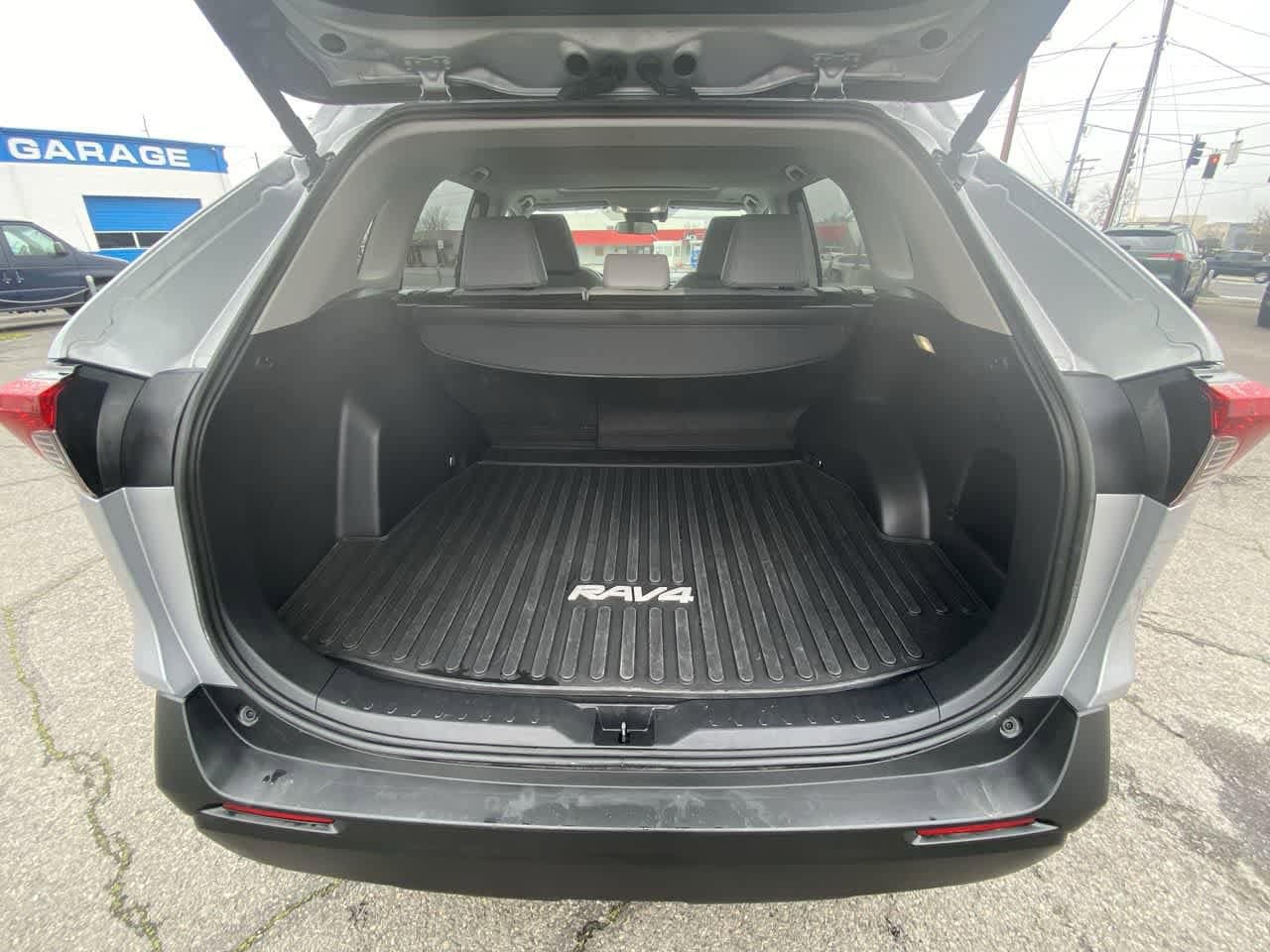 Thumbnail: 2025 Toyota RAV4 - 23