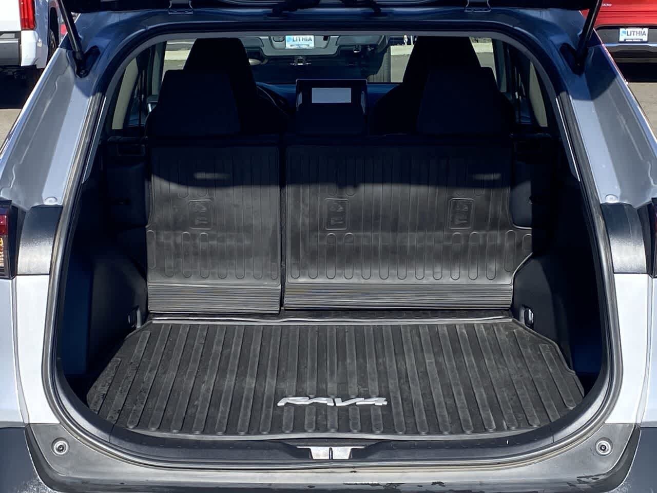 Thumbnail: 2022 Toyota RAV4 - 22