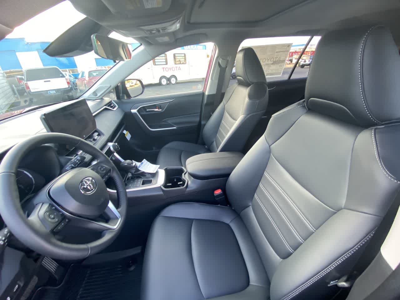 Thumbnail: 2025 Toyota RAV4 - 11