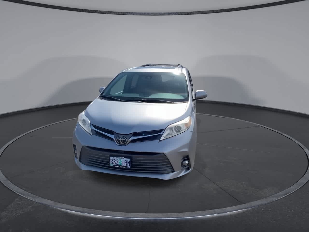 Thumbnail: 2018 Toyota Sienna - 3