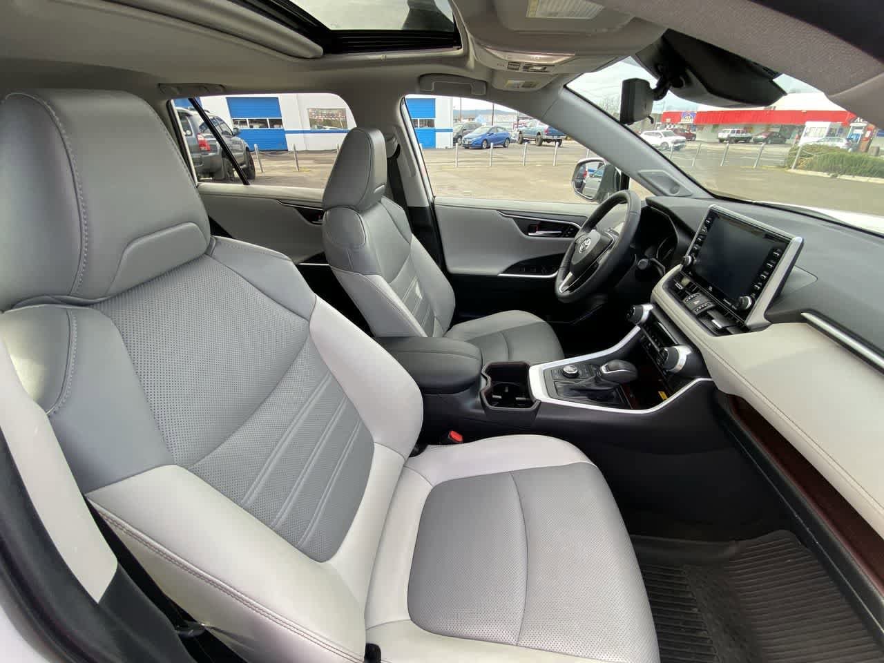 Thumbnail: 2022 Toyota RAV4 - 24