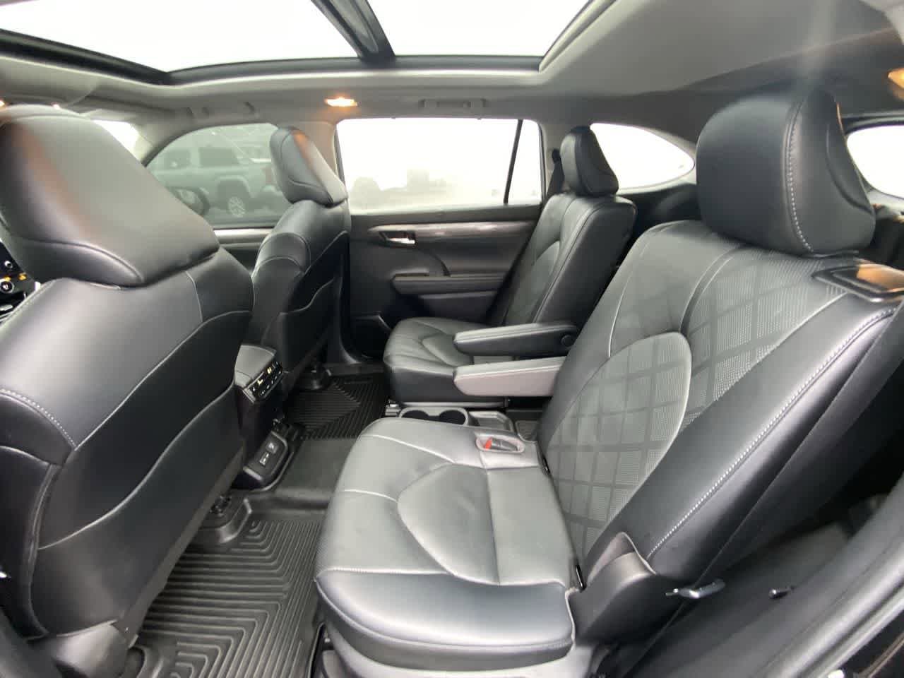 Thumbnail: 2023 Toyota Highlander - 22