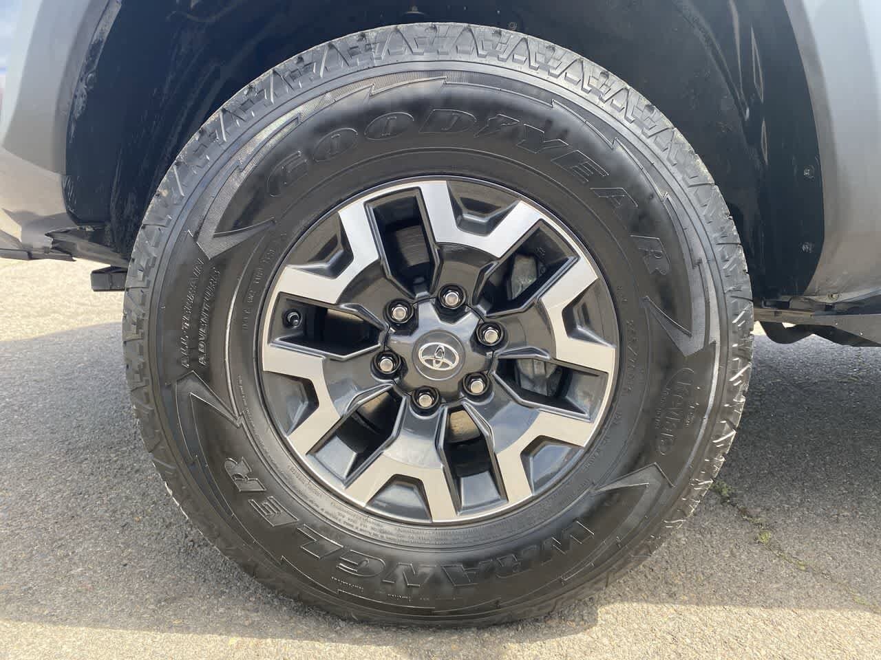 Thumbnail: 2020 Toyota Tacoma - 10