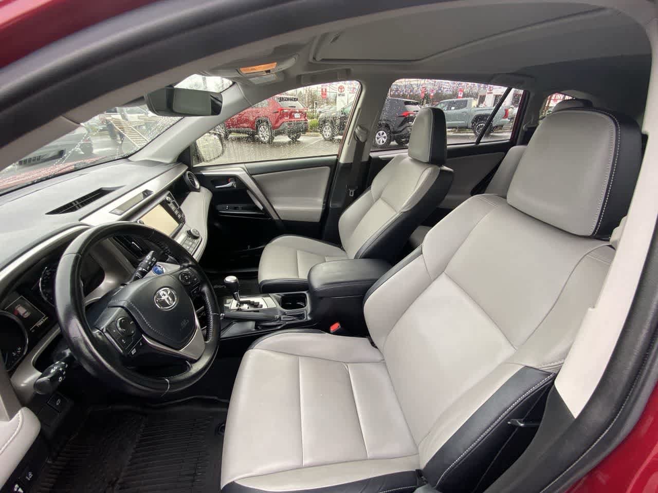 Thumbnail: 2018 Toyota RAV4 - 11