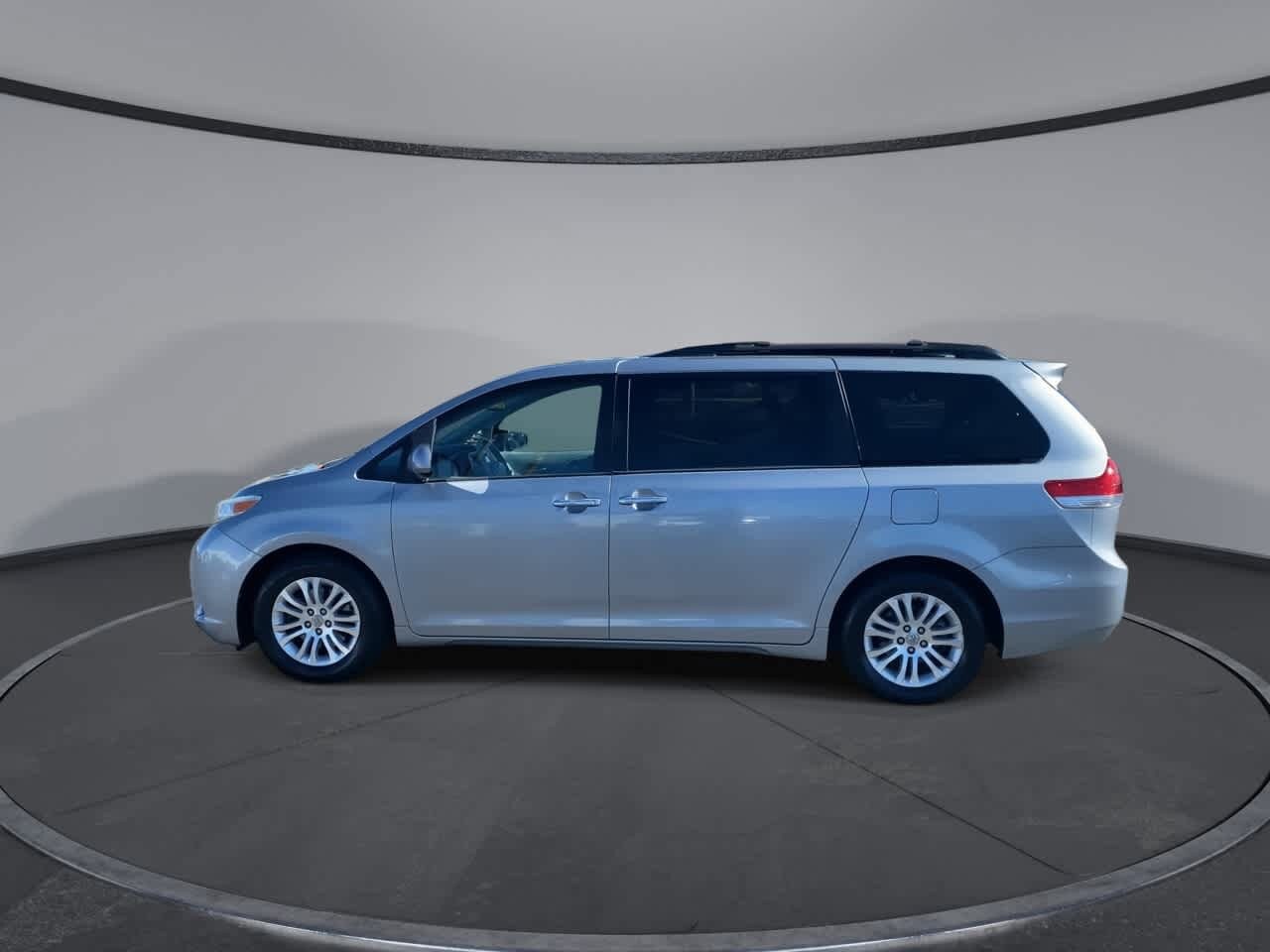 Thumbnail: 2014 Toyota Sienna - 5