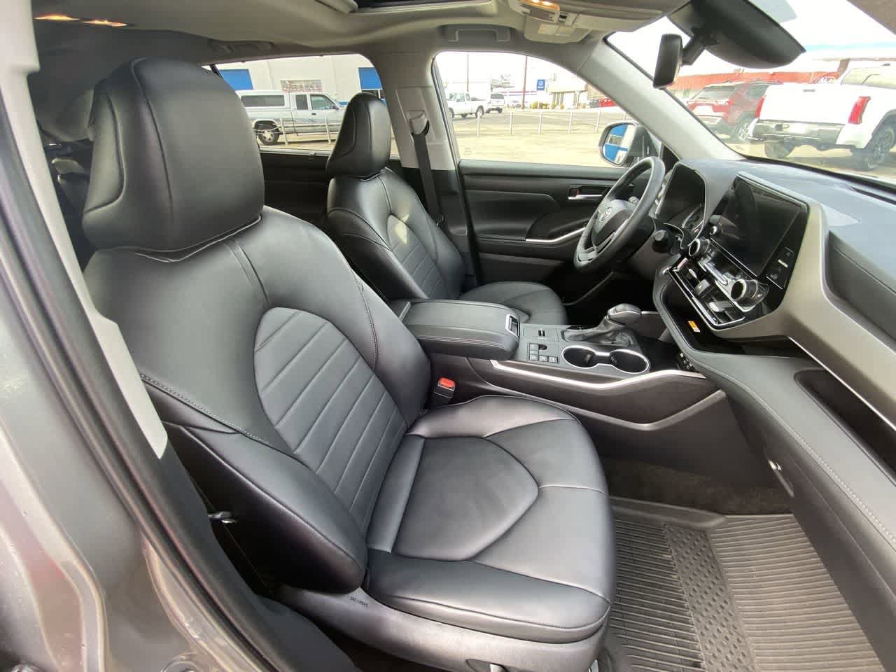 Thumbnail: 2025 Toyota Highlander - 25