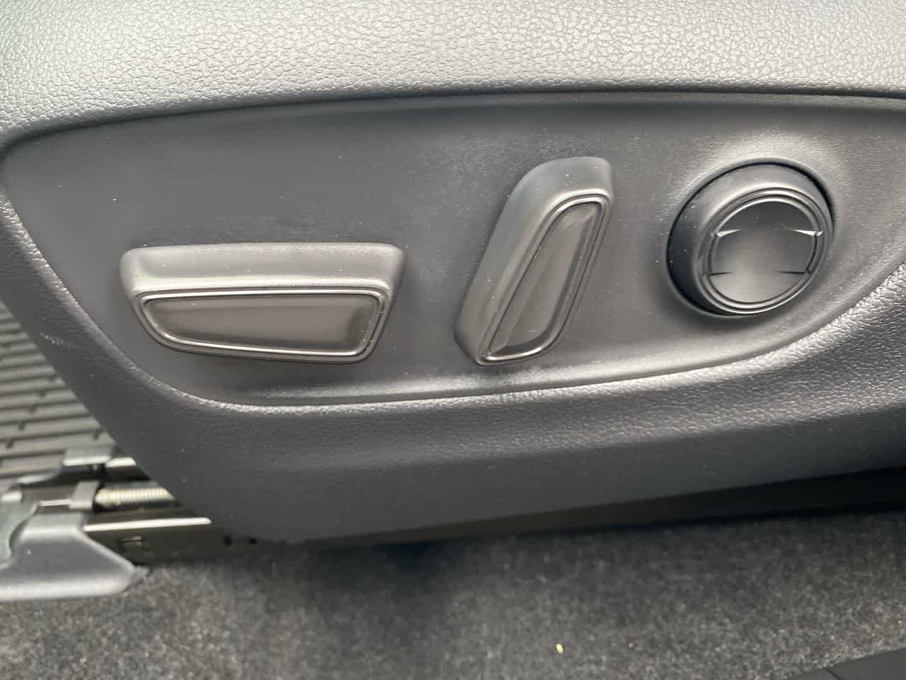 Thumbnail: 2023 Toyota RAV4 - 12