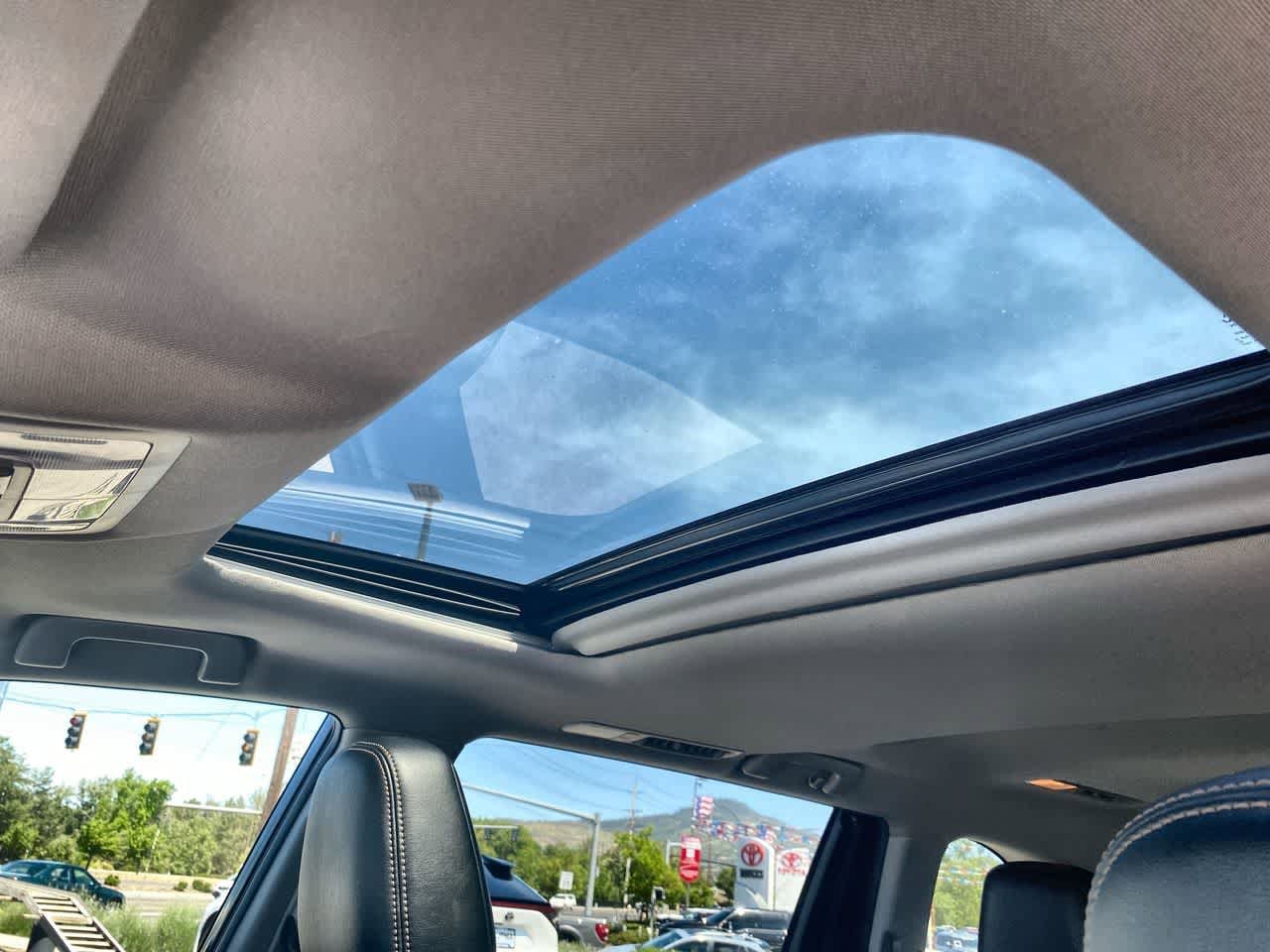 Thumbnail: 2019 Toyota Highlander - 21