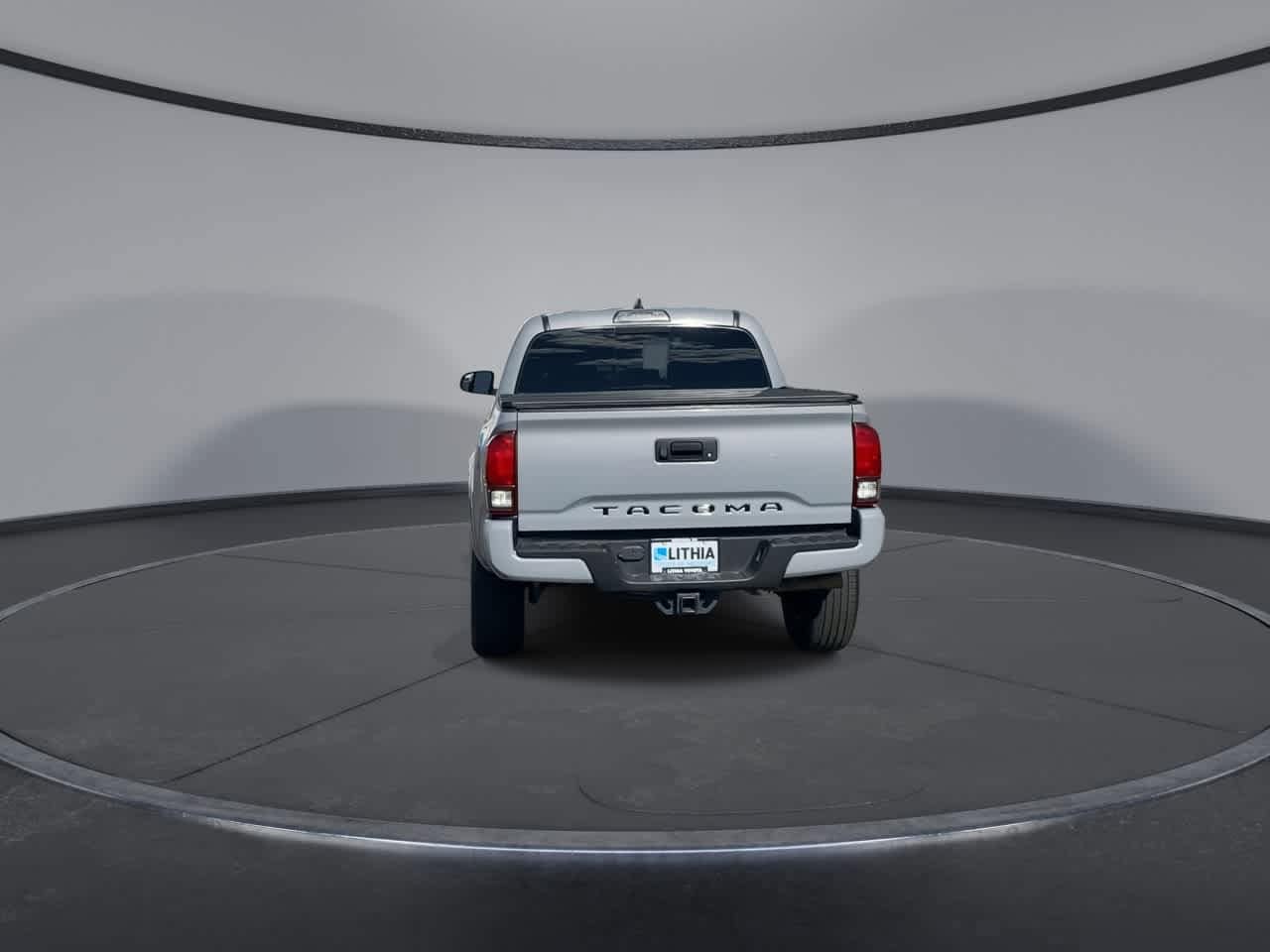 Thumbnail: 2018 Toyota Tacoma - 7